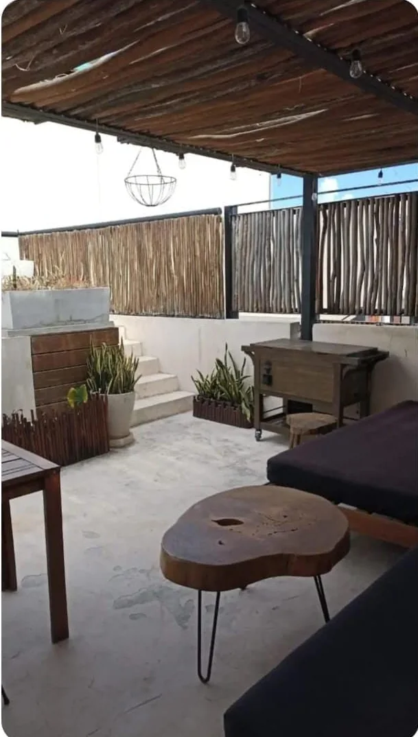 Roof privado con pérgola y zona lounge en el penthouse Tuluna, Aldea Zamá, Tulum
